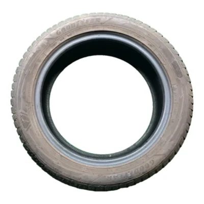 Goodyear UltraGrip Performance + 235/50 R18 usato