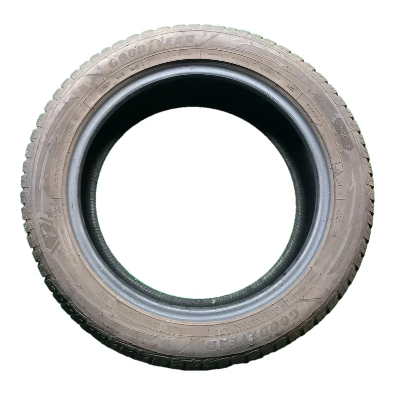 Goodyear UltraGrip Performance + 235/50 R18 usato