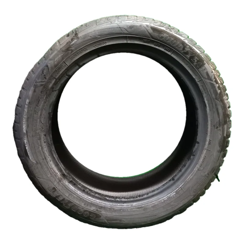 Goodyear UltraGrip Performance + 235/50 R18 usato