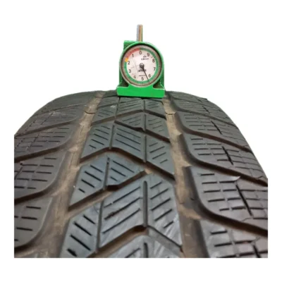 Pirelli Scorpion Winter TM 215/60 R17 usato