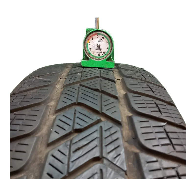 Pirelli Scorpion Winter TM 215/60 R17 usato