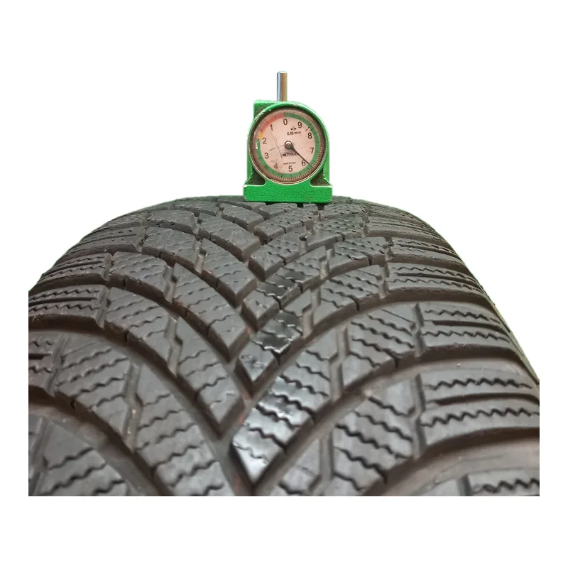 Firestone Winterhawk 4 215/65 R17 usato 6mm