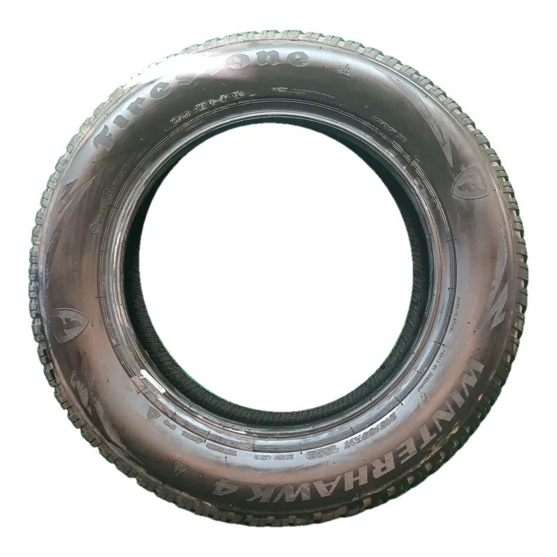 Firestone Winterhawk 4 215/65 R17 usato 6mm