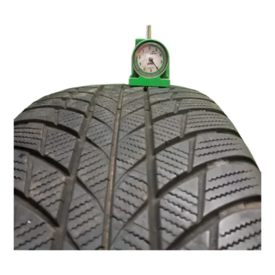 Bridgestone Blizzak LM001 225/60 R18 usato