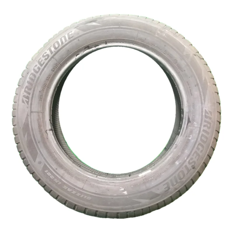 Bridgestone Blizzak LM001 225/60 R18 usato