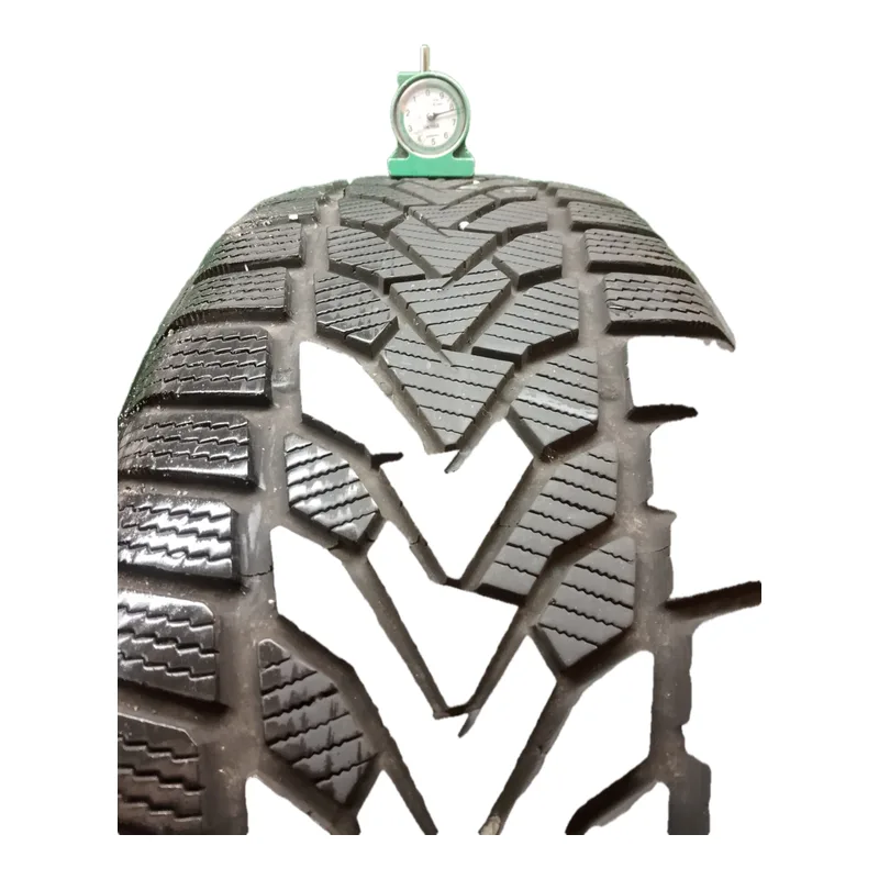 Uniroyal WinterEXPERT 235/50 R19 usato 7,5 mm