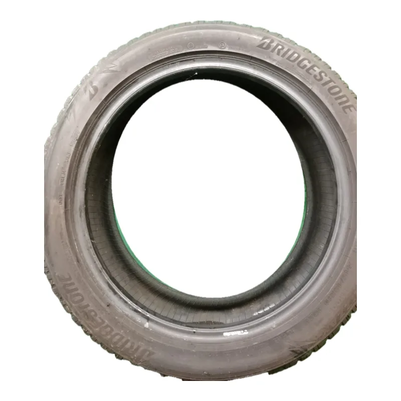 Bridgestone Blizzak LM 005 245/45 R19 usato
