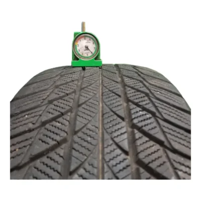 Bridgestone Blizzak LM001 225/60 R18 usato