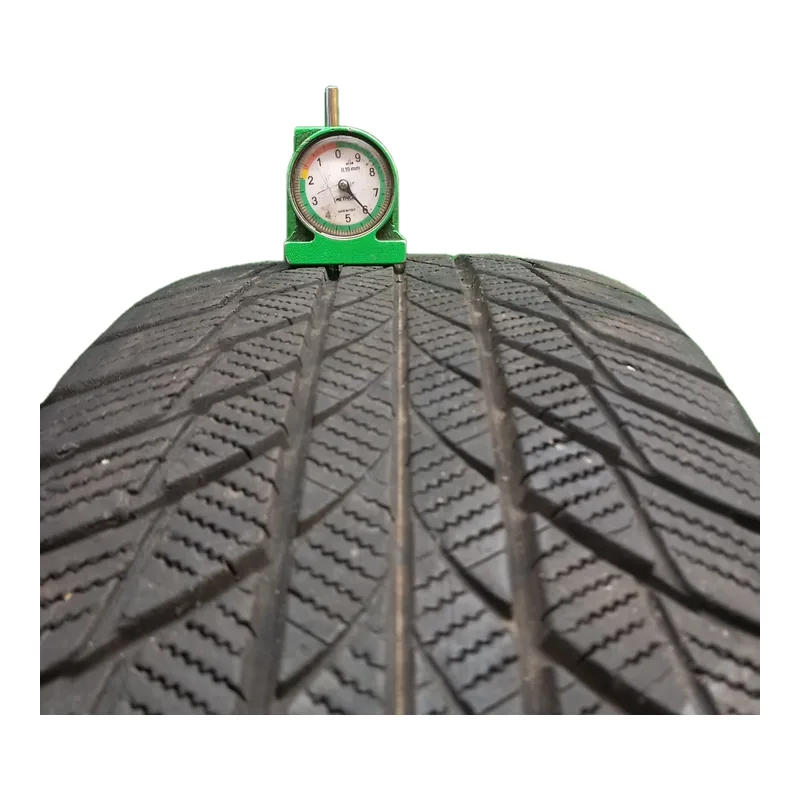 Bridgestone Blizzak LM001 225/60 R18 usato