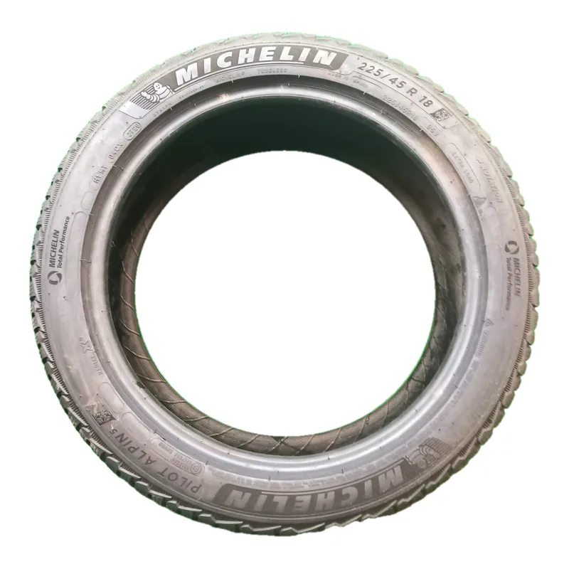Michelin Pilot Alpin 5 225/45 R18 95V usato