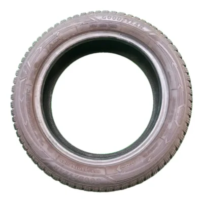 Goodyear Ultra Grip 9+ 185/55 R15 82T invernale usato