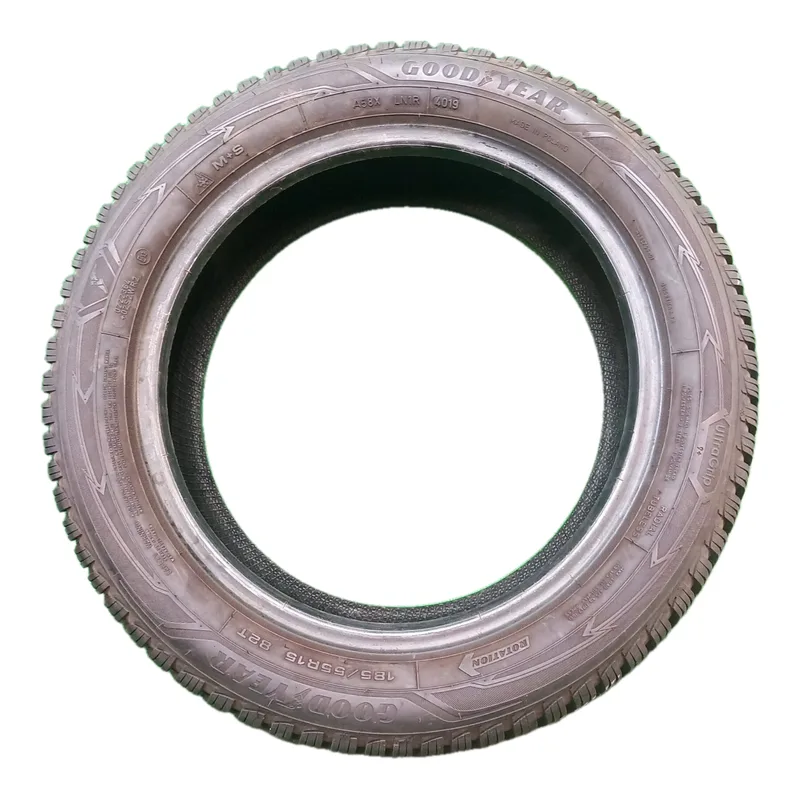 Goodyear Ultra Grip 9+ 185/55 R15 82T invernale usato