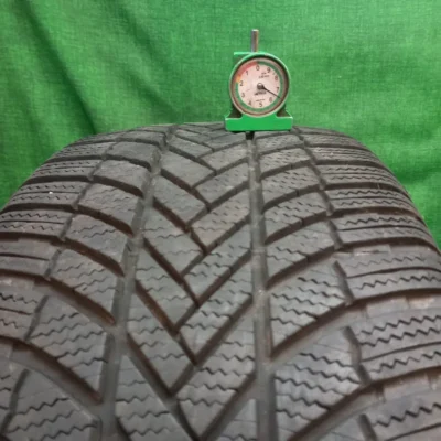 Bridgestone Blizzak LM005 245/45 R19 usato
