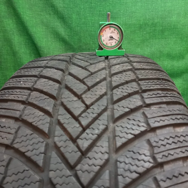 Bridgestone Blizzak LM005 245/45 R19 usato