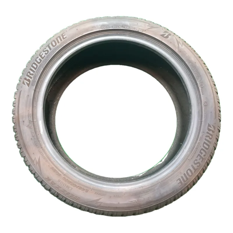 Bridgestone Blizzak LM005 245/45 R19 usato