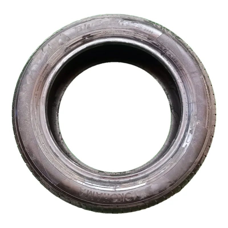 Yokohama BluEarth-ES ES32 215/55 R17 94V usato