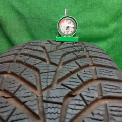 Yokohama V905 225/40 R18 92W invernale usato