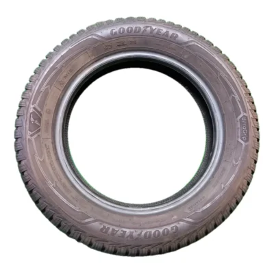 Goodyear UltraGrip 9+ 175/65 R15 usato