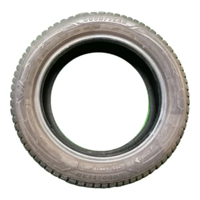 Goodyear UltraGrip 9+ 185/55 R15 82T invernale usato