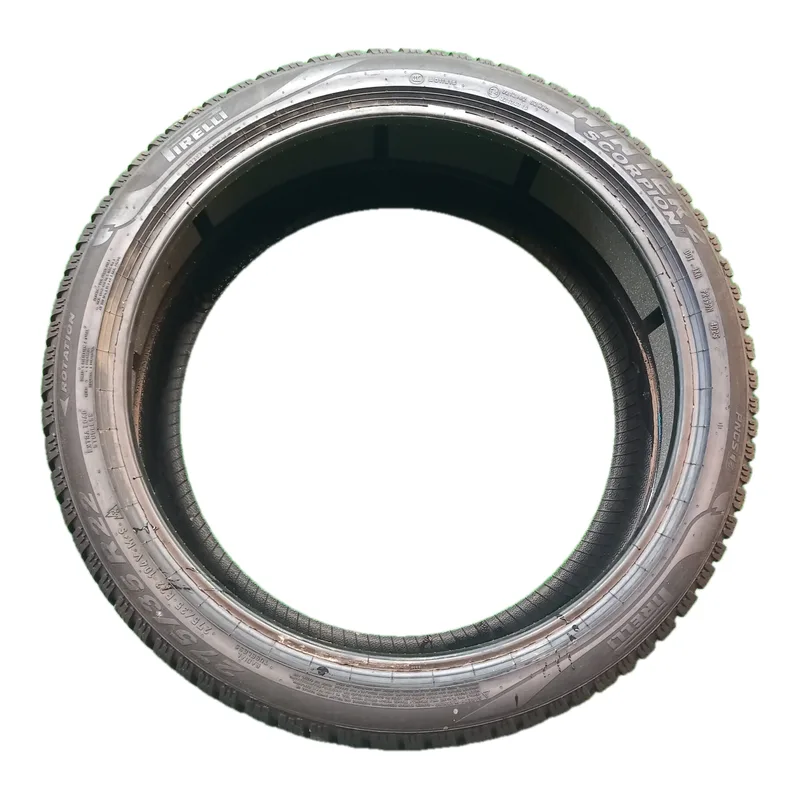 Pirelli Winter 2 Scorpion 275/35 R22 usato