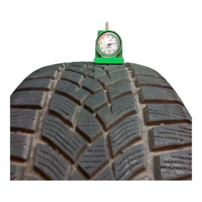 Goodyear UltraGrip Performance+ 225/50 R17 usato