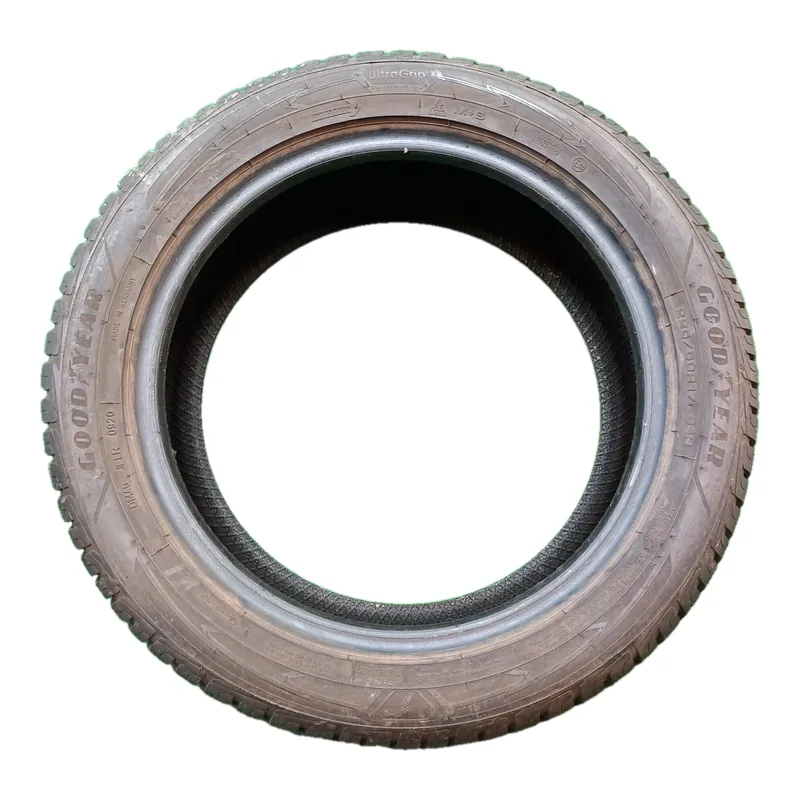 Goodyear UltraGrip Performance+ 225/50 R17 usato