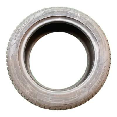 Goodyear UltraGrip Performance+ 225/50 R17 usato