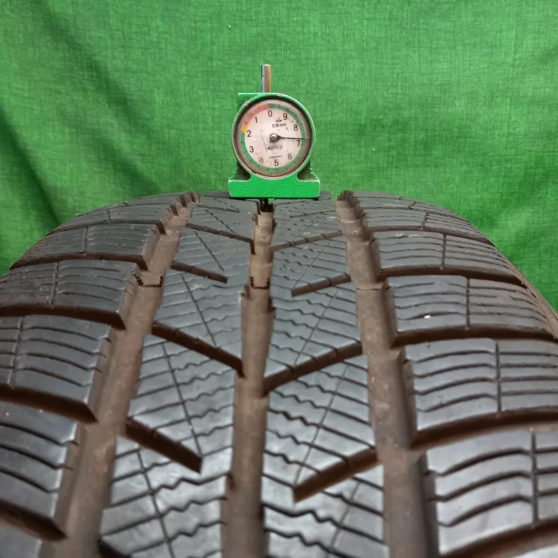 Barum Polaris 5 235/50 R19 103V invernale usato