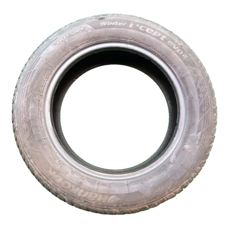 Hankook Winter i*cept evo2 205/60 R16 95H usato