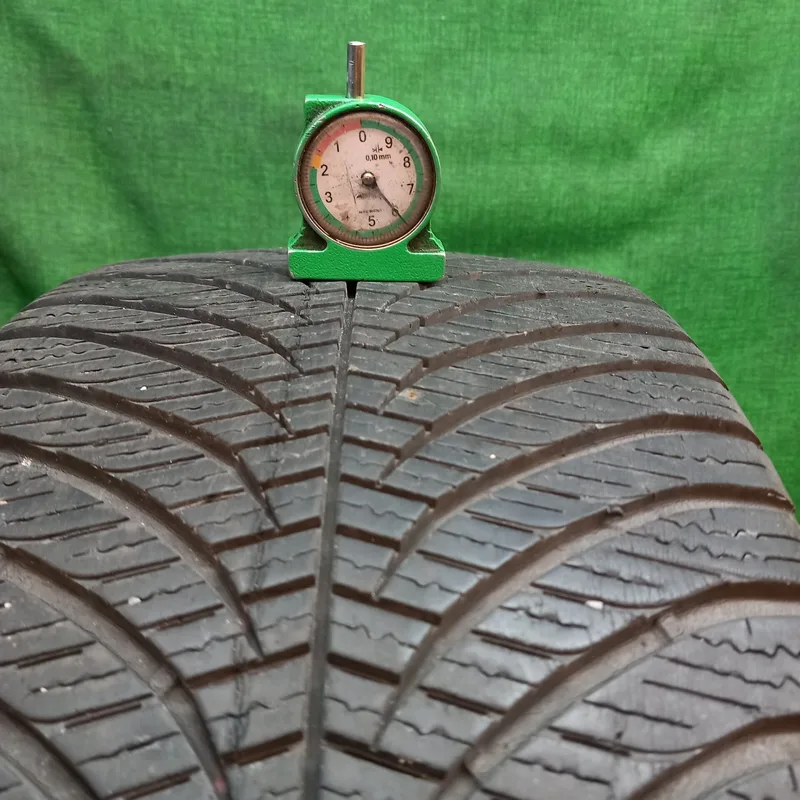Goodyear Vector 4 Seasons GEN-2 225/45 R17 usato