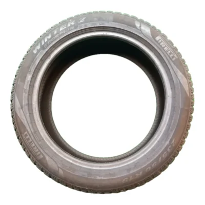 Pirelli Winter 2 Scorpion TM 235/50 R19 usato