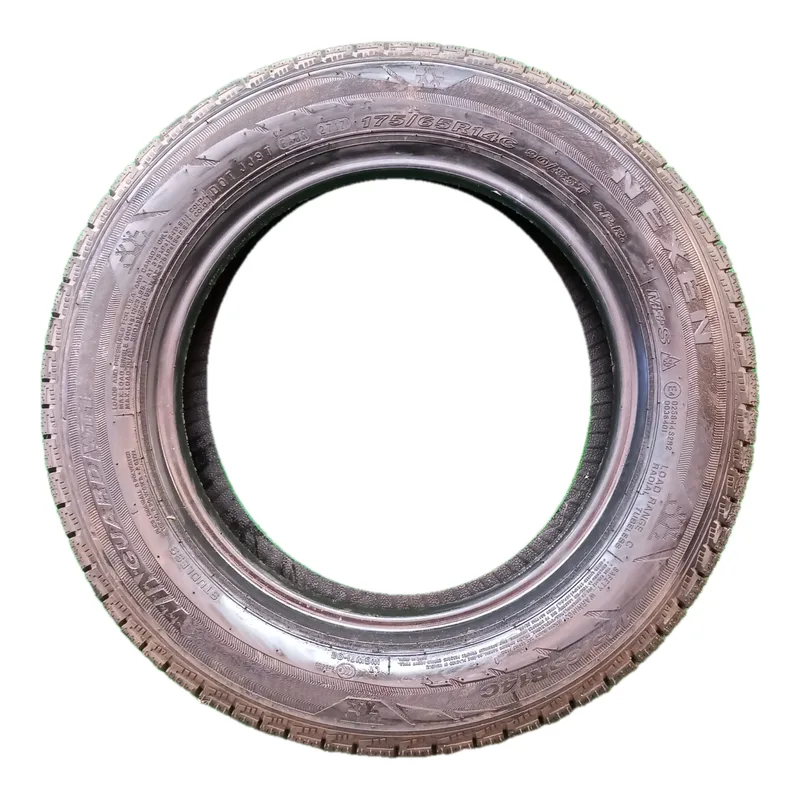 Nexen WINGUARD 175/65 R14C usato invernale