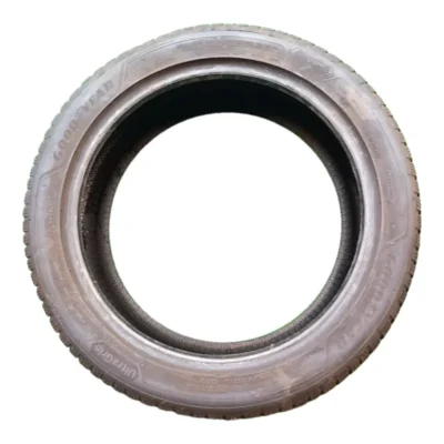 Goodyear UltraGrip Performance 30 235/45 R19 usato