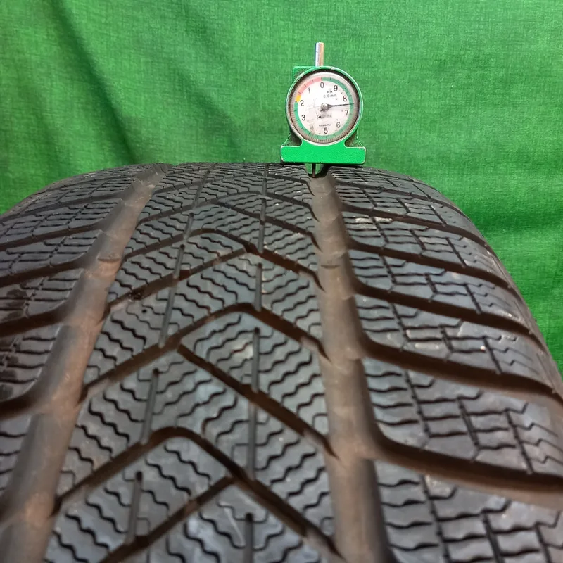 Pirelli Sottozero 3 235/40 R19 96V usato