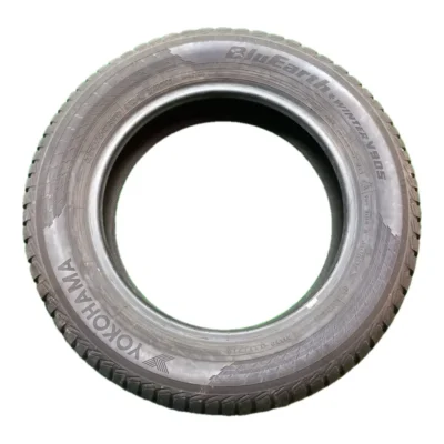 Yokohama BluEarth Winter V905 205/60 R16 usati