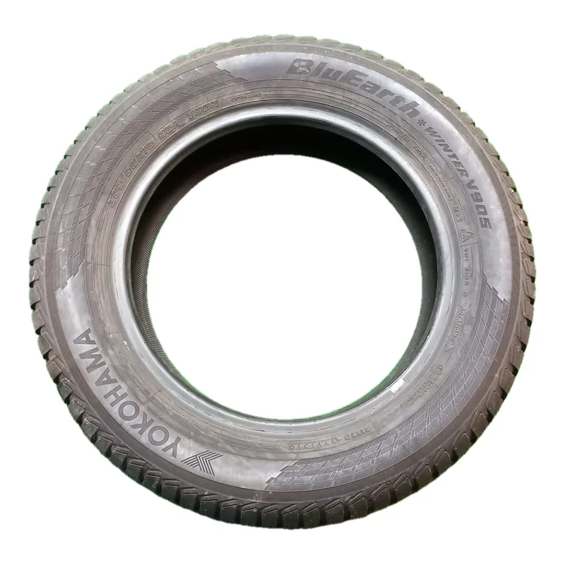 Yokohama BluEarth Winter V905 205/60 R16 usati