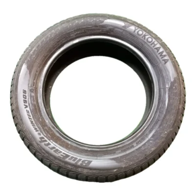 Yokohama BluEarth Winter V905 205/60 R16 96H usato