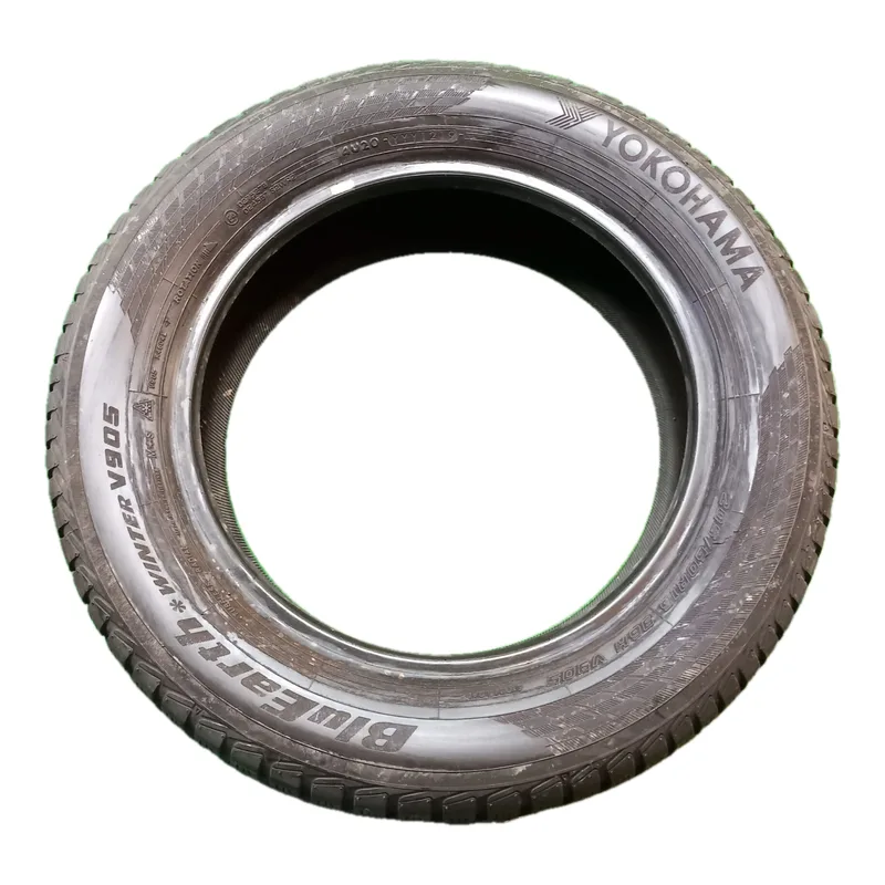 Yokohama BluEarth Winter V905 205/60 R16 96H usato