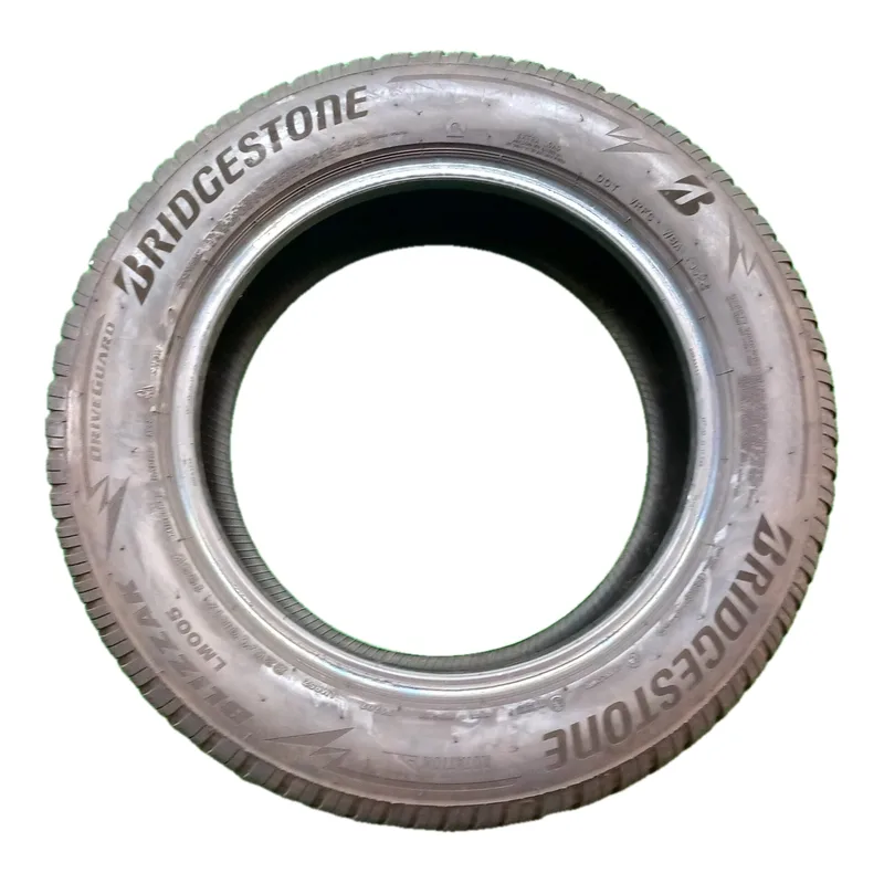 Bridgestone Blizzak LM005 225/60 R17 usato