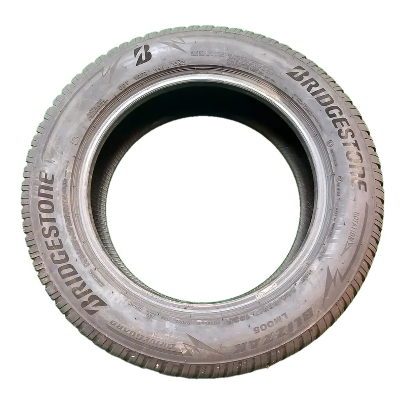 Bridgestone Blizzak LM005 225/60 R17 usato