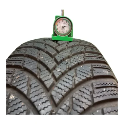 Firestone Winterhawk 4 215/65 R17 usato 7,5mm