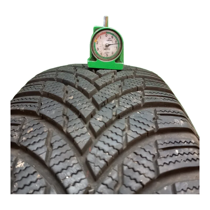 Firestone Winterhawk 4 215/65 R17 usato 7,5mm