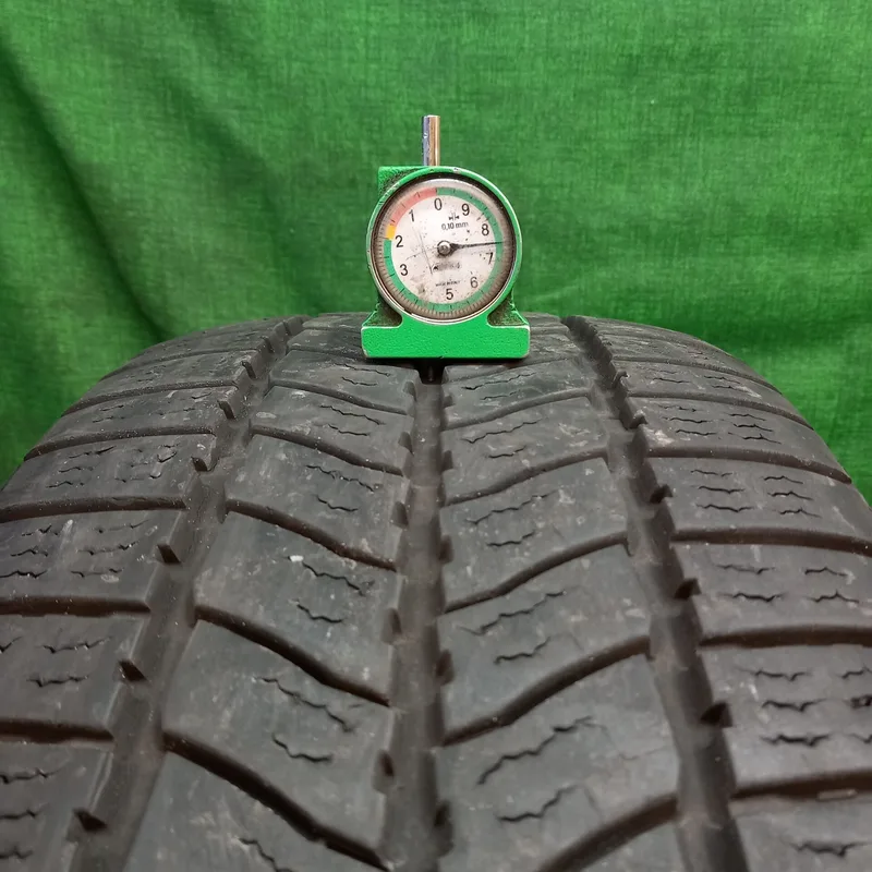Momo M-50 Fullseason Van 225/55 R17C usati