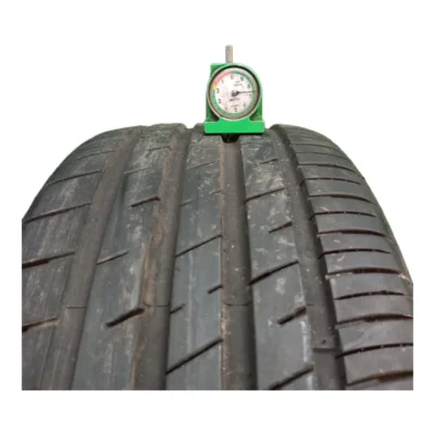 Momo Toprun M30 Europa 235/45 R18 98Y usato