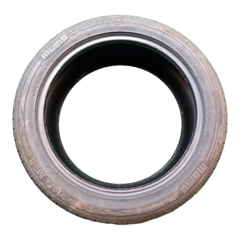 Momo Toprun M30 Europa 235/45 R18 98Y usato