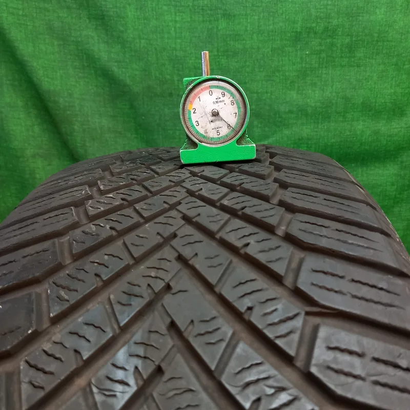 Yokohama BluEarth Winter V906 225/55 R17 101V invernali usati