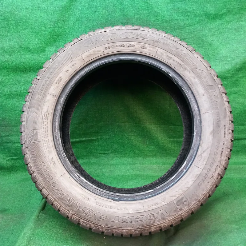 Goodyear Vector 4Seasons 185/65 R15 usato