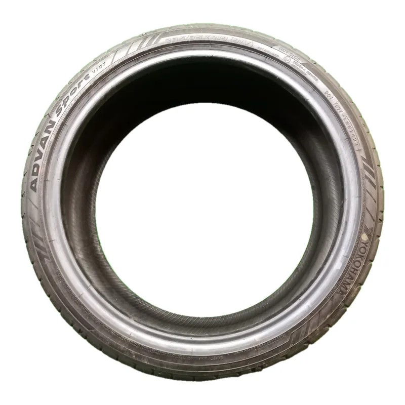 Yokohama Advan Sport V107 235/35 R19 91Y usato